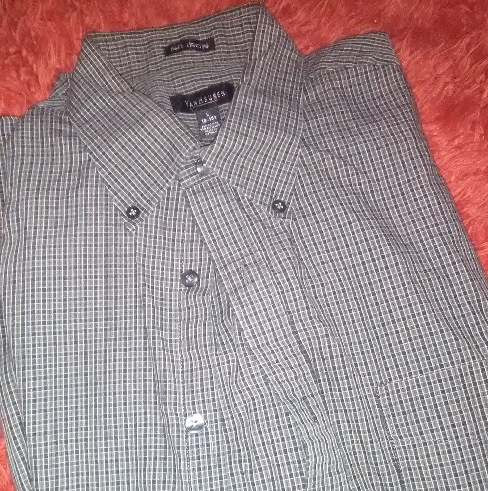 Van Heusen men's LG button up dress shirt